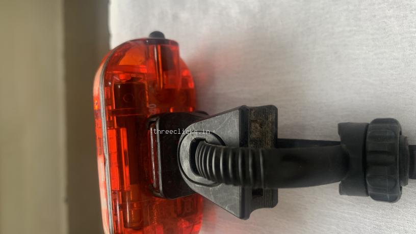 Cateye OMNI 3 Rear Light - Good Working Condition | Pre-Owned